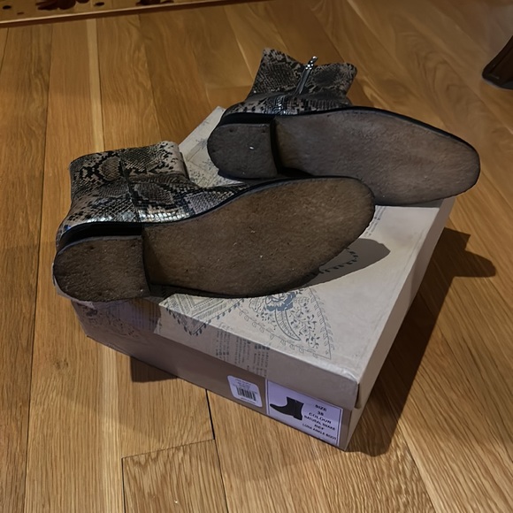 FREE PEOPLE women’s Luna Natural Snakeskin Print Leather Ankle Boots Size 38 - Picture 10 of 16